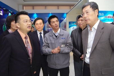 2010年，全國(guó)政協(xié)副主席、全國(guó)工商聯(lián)主席黃孟復(fù)視察天通裝備產(chǎn)業(yè)基地