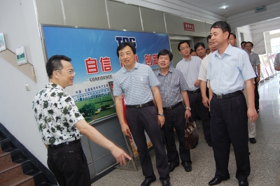 2011年8月，時(shí)任浙江省委組織部副部長(zhǎng)莊躍成視察天通